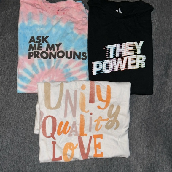 T-Shirts - Picture 1 of 4